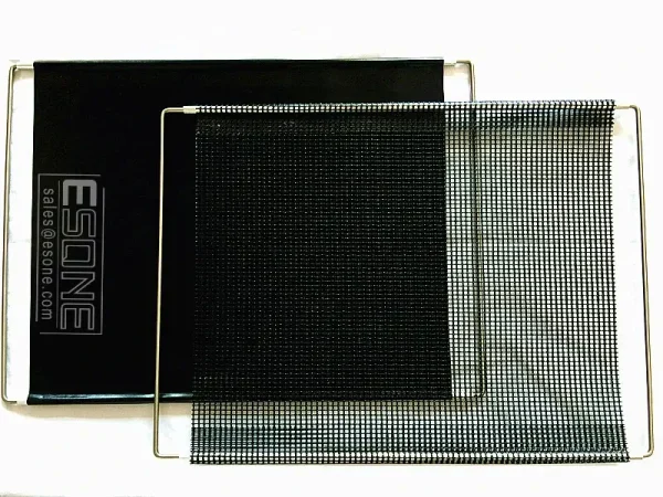 Adjustable oven tray